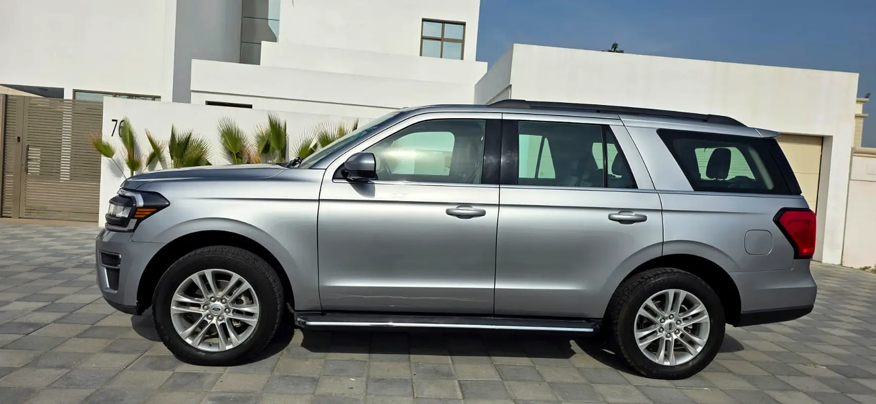 FORD Expedition XLT 2022 - photo 4 - Import Émirats | International Cars