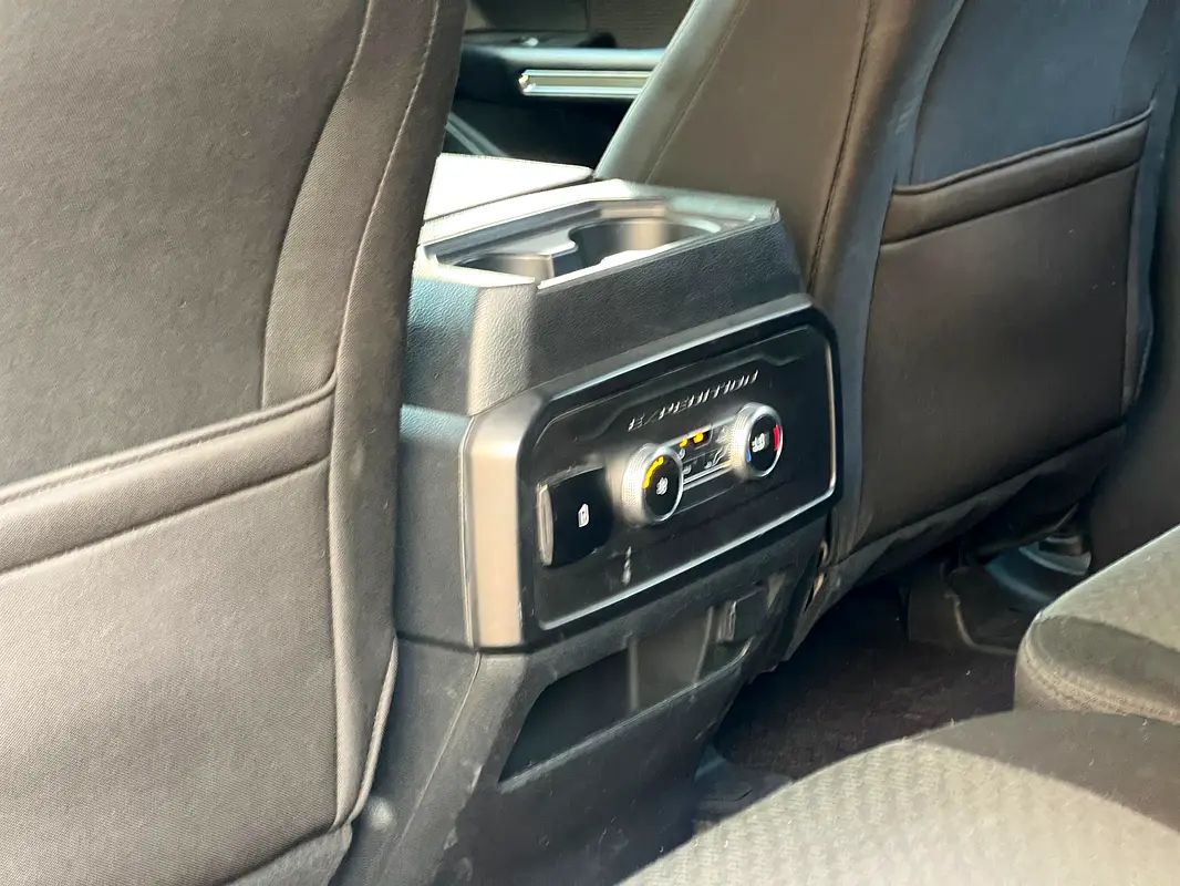 FORD Expedition XLT 2021 - photo 12 - Import Émirats | International Cars