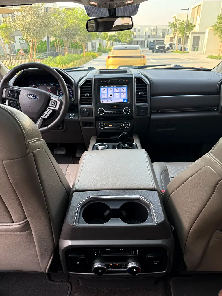 FORD Expedition XLT 2018 - photo 2 - Import Émirats | International Cars