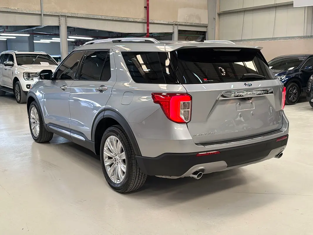 FORD Explorer Limited 2022 - photo 5 - Import Émirats | International Cars