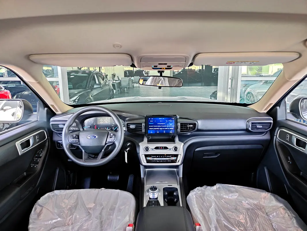 FORD Explorer Base 2023 - photo 9 - Import Émirats | International Cars