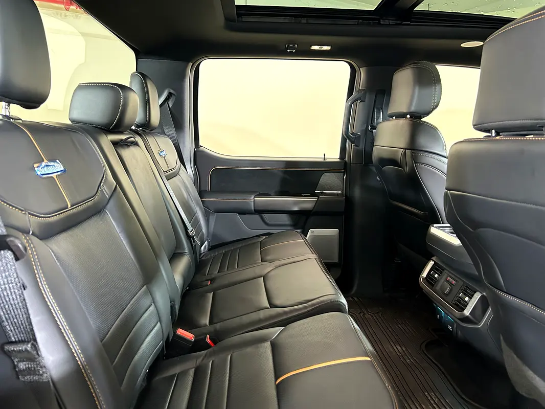 FORD F-Series Pickup Platinum 2023 - photo 11 - Import Émirats | International Cars