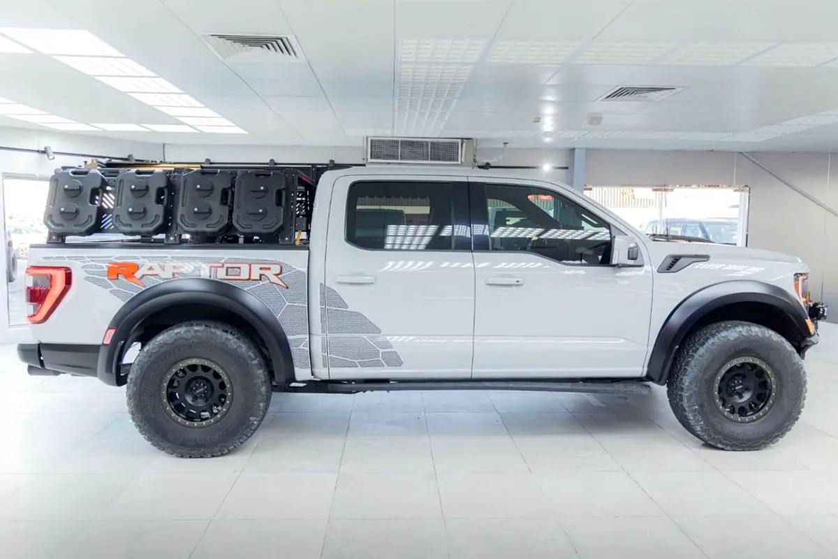 FORD F-150 Raptor R 2023 - photo 4 - Import Émirats | International Cars