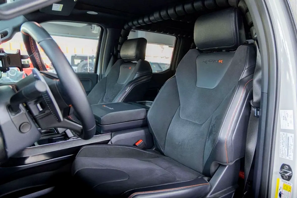 FORD F-150 Raptor R 2023 - photo 9 - Import Émirats | International Cars