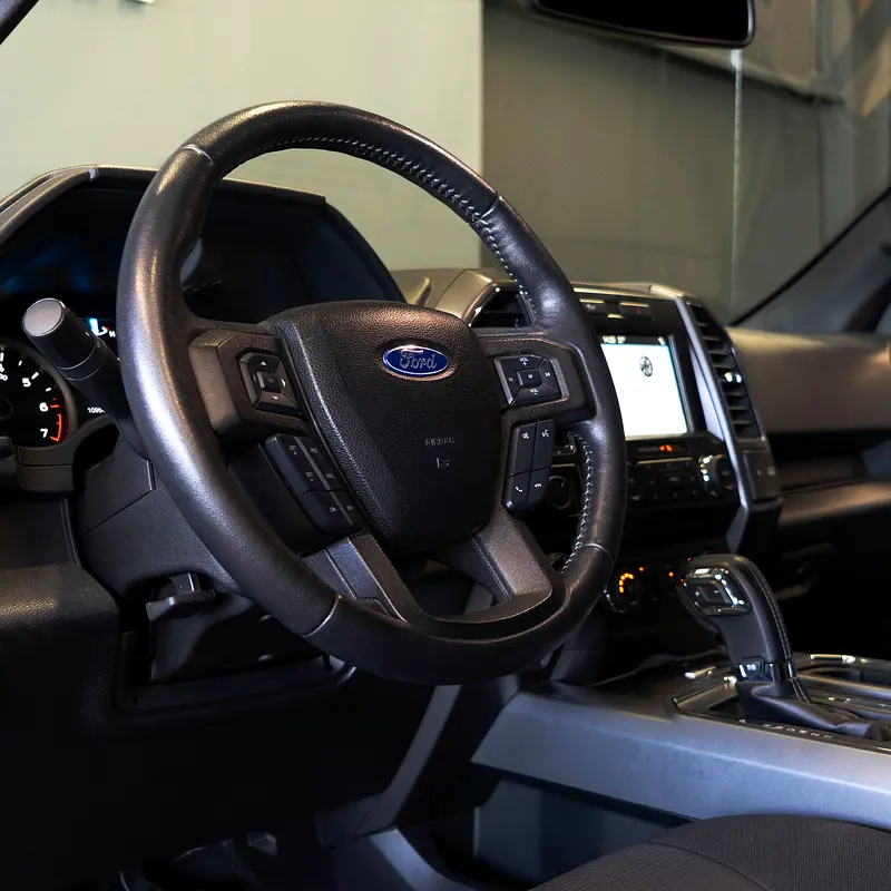 FORD F-150 XLT 2017 - photo 10 - Import Émirats | International Cars