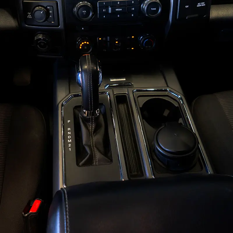 FORD F-150 XLT 2017 - photo 11 - Import Émirats | International Cars