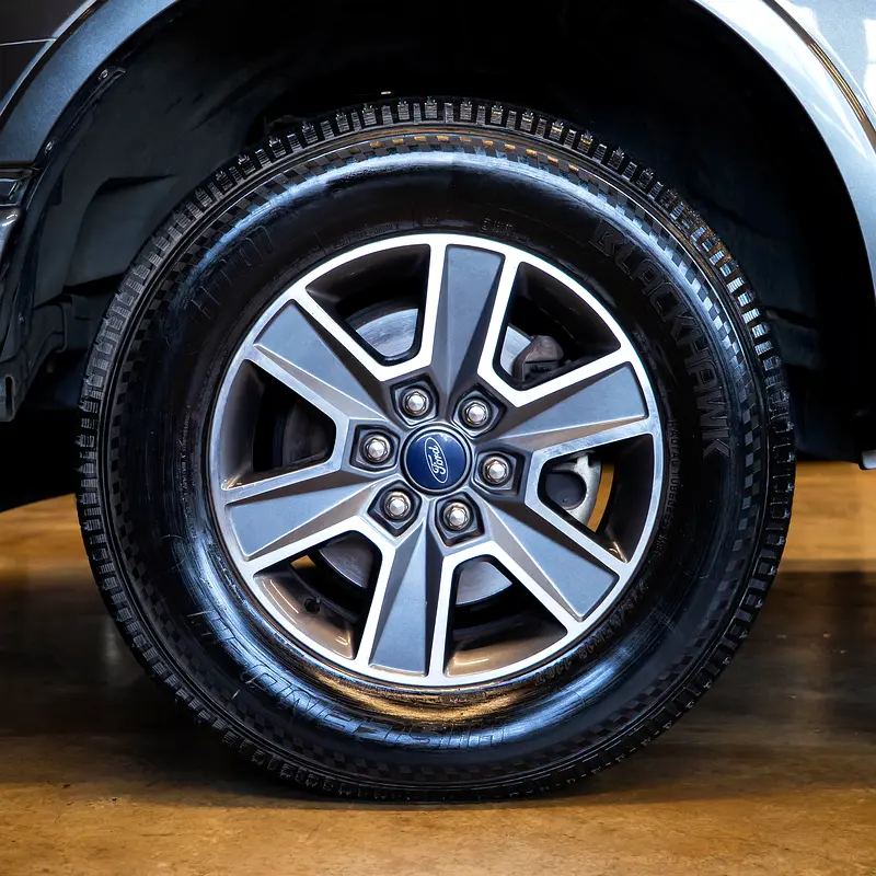 FORD F-150 XLT 2017 - photo 6 - Import Émirats | International Cars