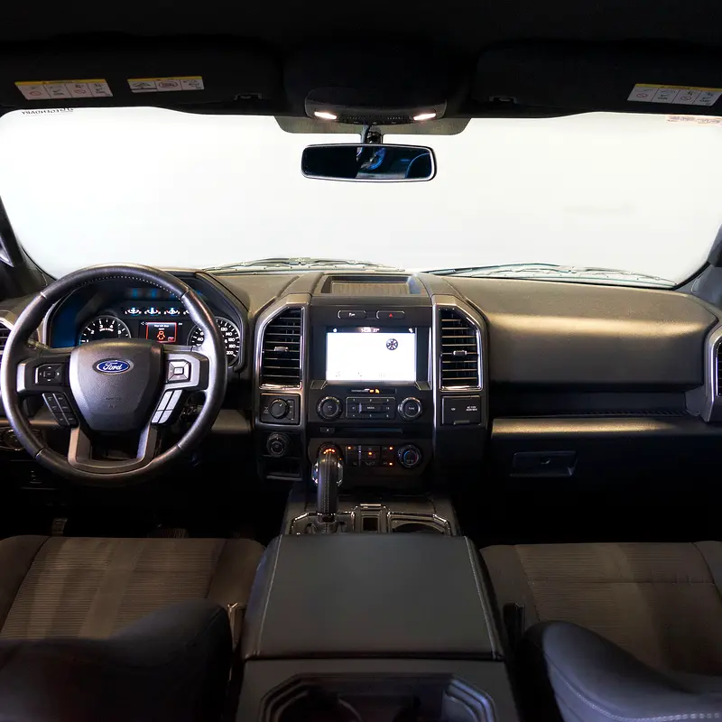 FORD F-150 XLT 2017 - photo 7 - Import Émirats | International Cars
