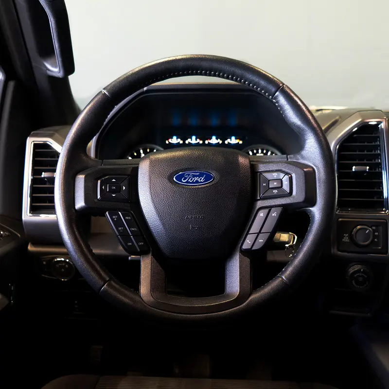 FORD F-150 XLT 2017 - photo 8 - Import Émirats | International Cars