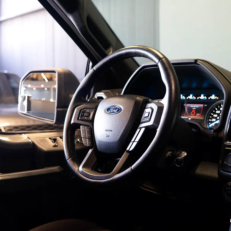 FORD F-150 XLT 2017 - photo 9 - Import Émirats | International Cars