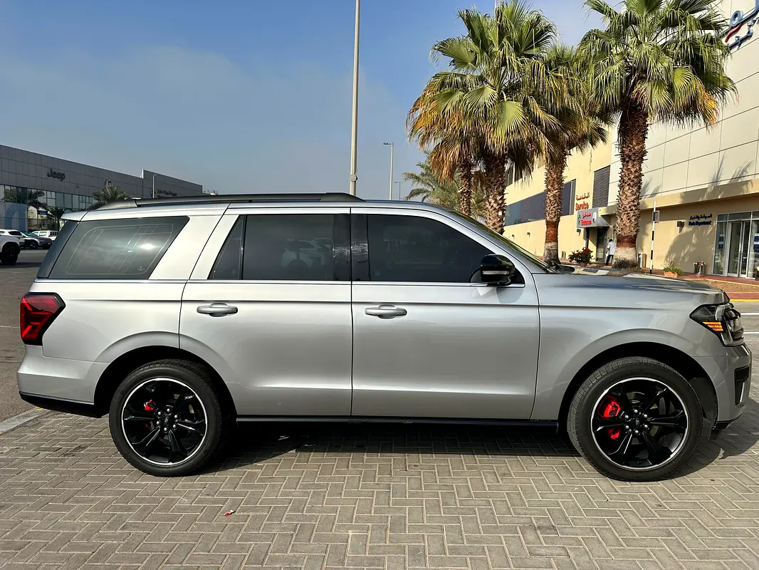 FORD Expedition Limited 2022 - photo 2 - Import Émirats | International Cars