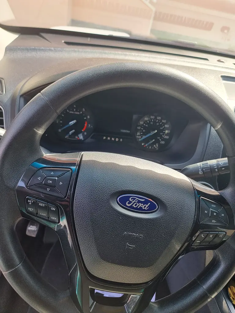 FORD Explorer Base 2018 - photo 2 - Import Émirats | International Cars