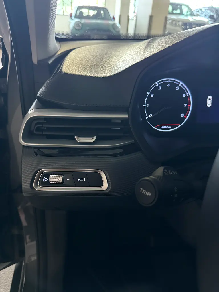 GEELY Emgrand GS 2025 - photo 8 - Import Émirats | International Cars