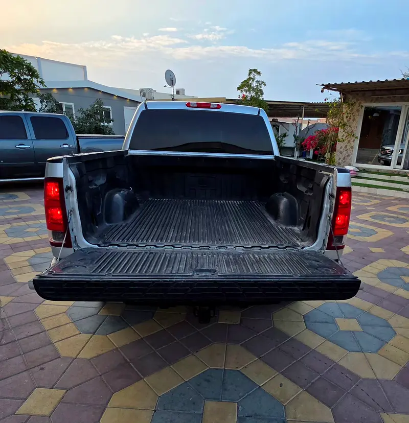 GMC Sierra SLE 2013 - photo 3 - Import Émirats | International Cars