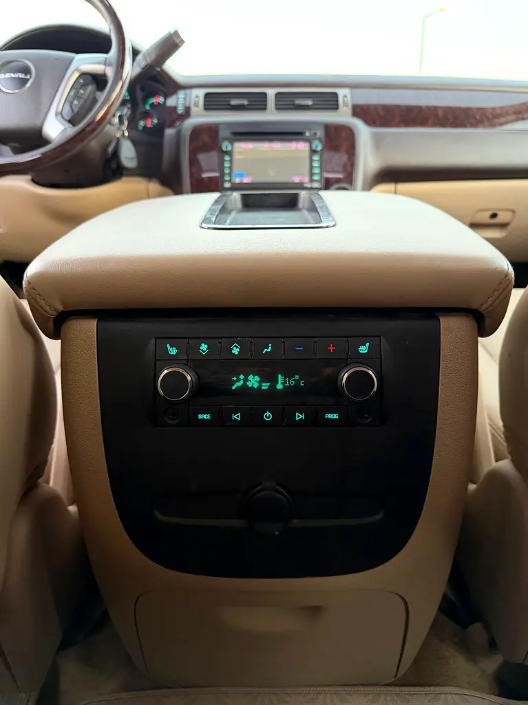 GMC Yukon Denali 2011 - photo 12 - Import Émirats | International Cars