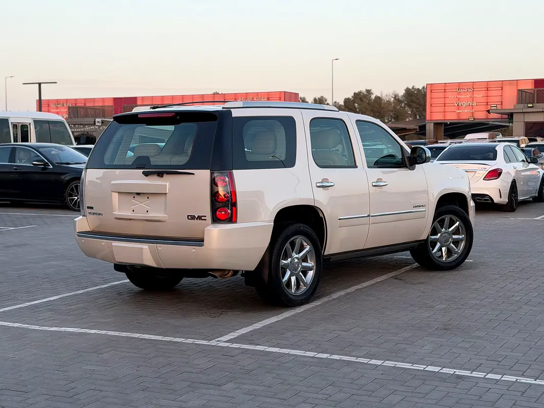 GMC Yukon Denali 2011 - photo 3 - Import Émirats | International Cars