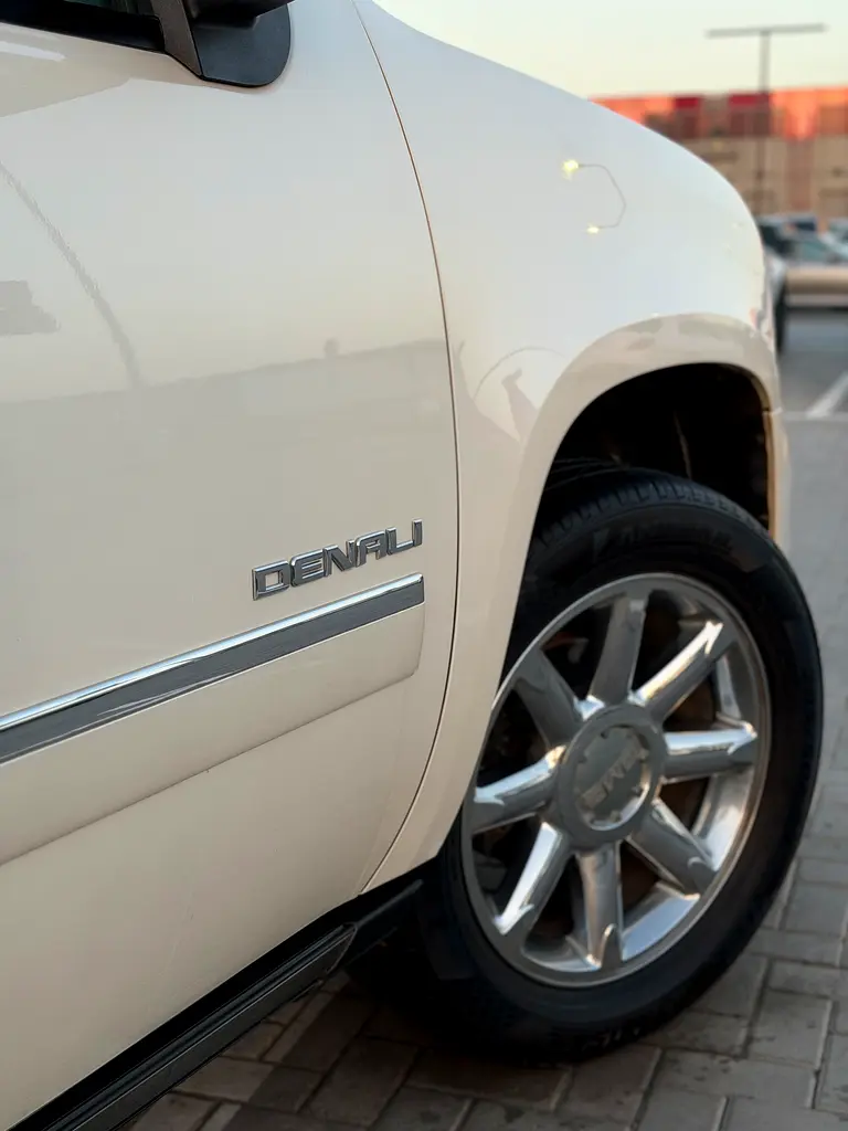 GMC Yukon Denali 2011 - photo 4 - Import Émirats | International Cars