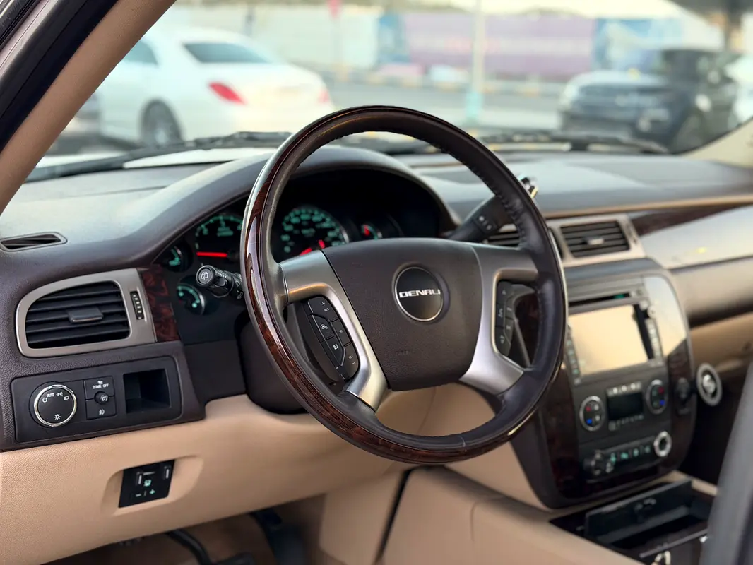 GMC Yukon Denali 2011 - photo 6 - Import Émirats | International Cars