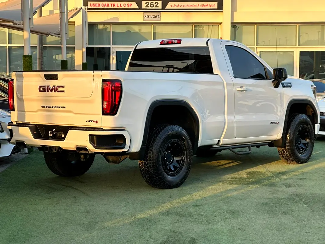 GMC Sierra 1500 AT4 2022 - photo 10 - Import Émirats | International Cars