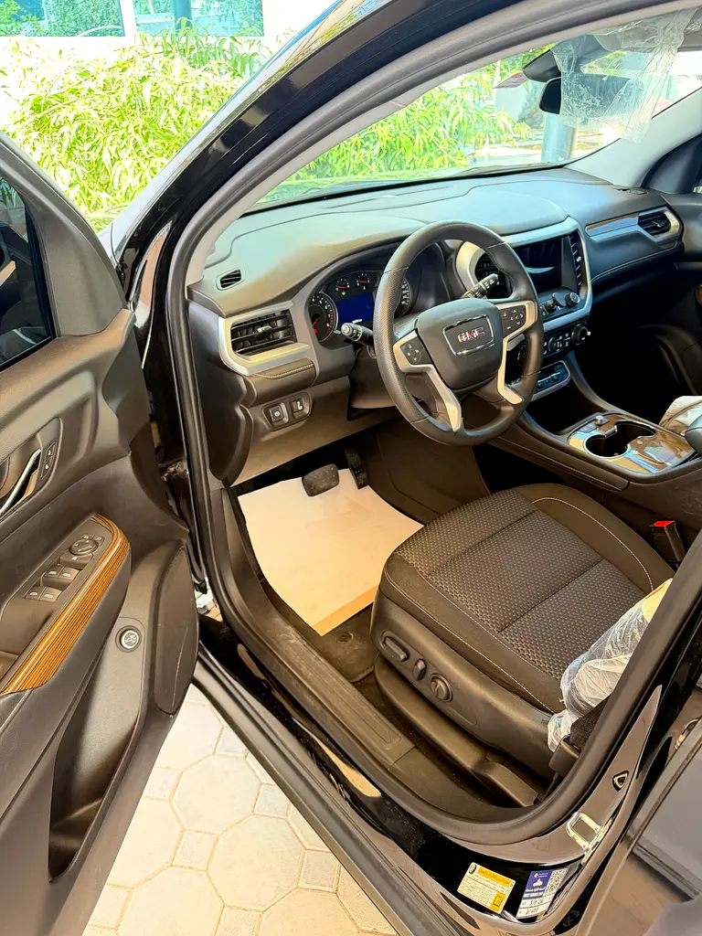 GMC Acadia SLE 2023 - photo 7 - Import Émirats | International Cars