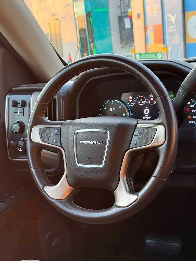 GMC Sierra 3500 HD Denali 2017 - photo 12 - Import Émirats | International Cars