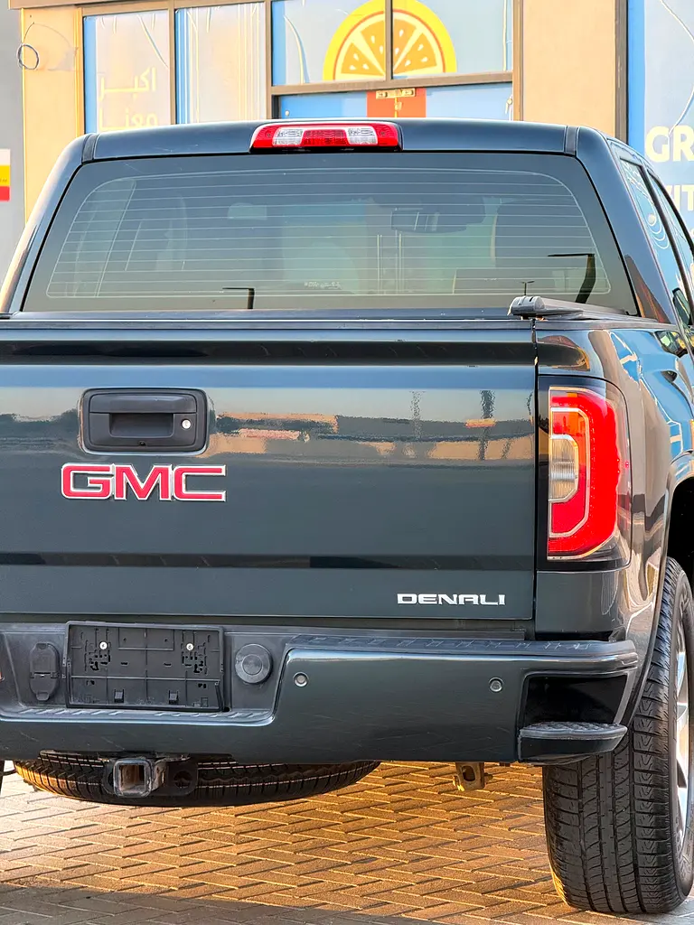 GMC Sierra 3500 HD Denali 2017 - photo 5 - Import Émirats | International Cars