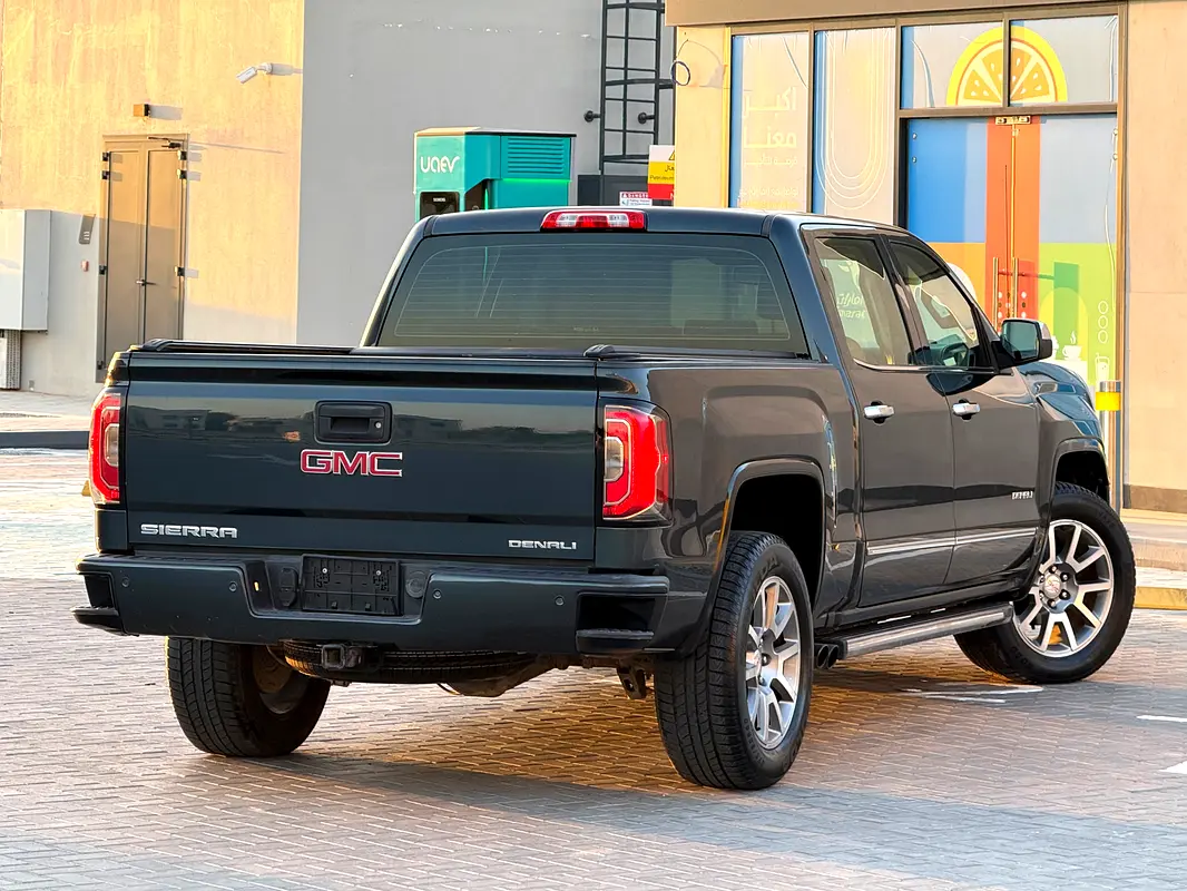 GMC Sierra 3500 HD Denali 2017 - photo 6 - Import Émirats | International Cars