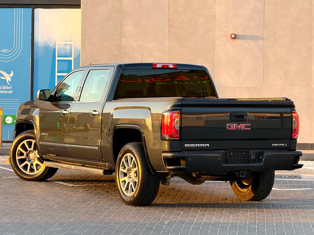 GMC Sierra 3500 HD Denali 2017 - photo 7 - Import Émirats | International Cars
