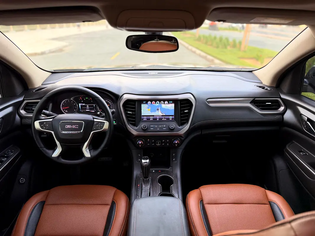 GMC Acadia All Terrain 2017 - photo 12 - Import Émirats | International Cars