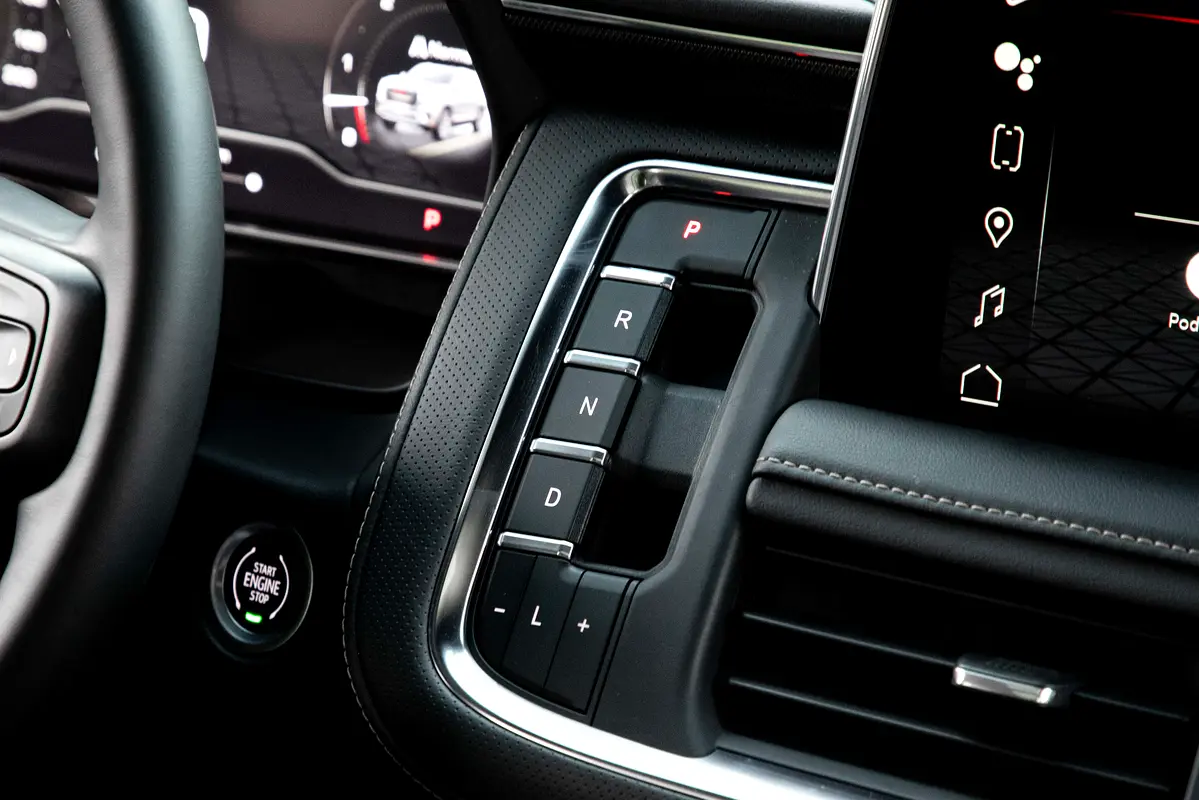 GMC Yukon AT4 2023 - photo 10 - Import Émirats | International Cars