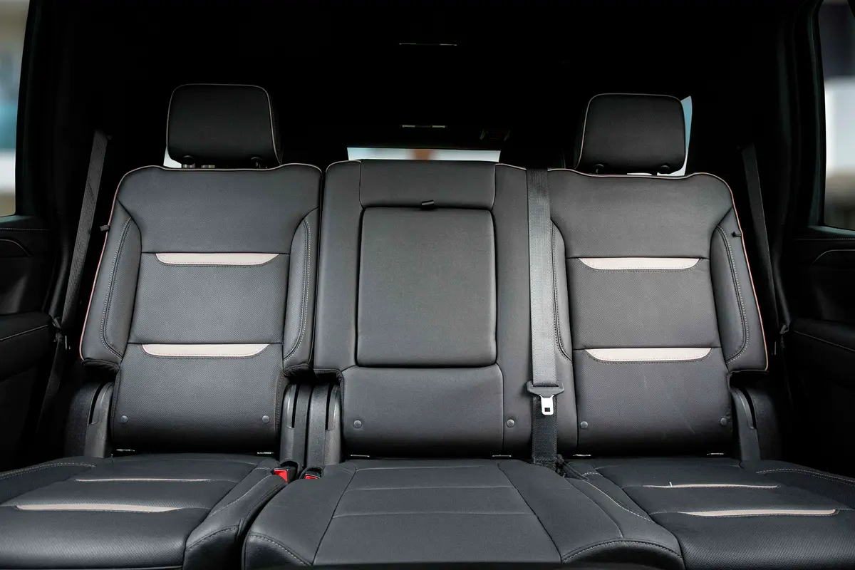 GMC Yukon AT4 2023 - photo 12 - Import Émirats | International Cars