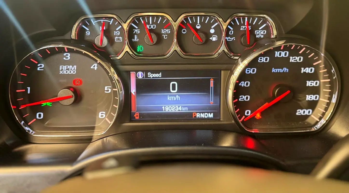 GMC Sierra SLE 2015 - photo 10 - Import Émirats | International Cars