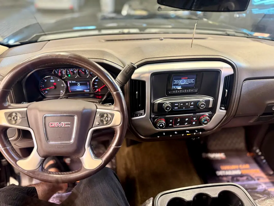 GMC Sierra SLE 2015 - photo 11 - Import Émirats | International Cars