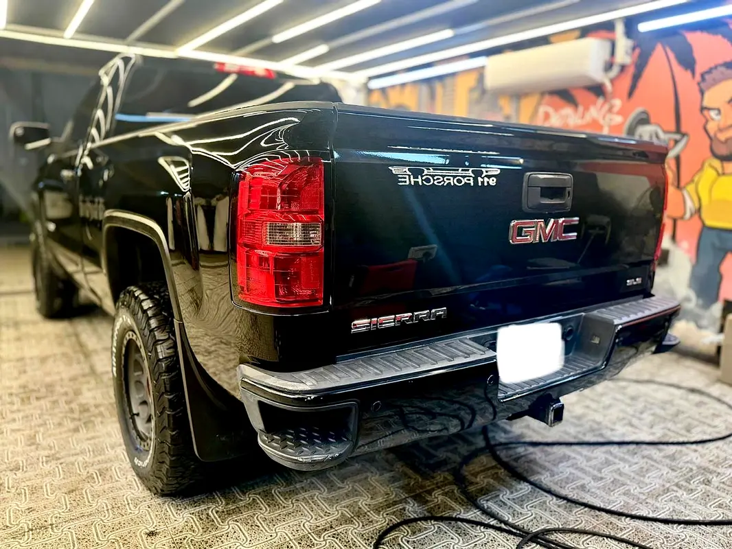 GMC Sierra SLE 2015 - photo 4 - Import Émirats | International Cars