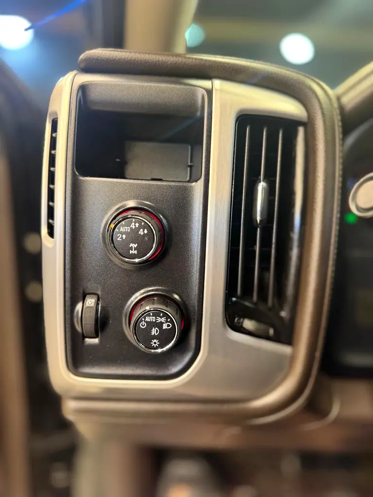 GMC Sierra SLE 2015 - photo 9 - Import Émirats | International Cars