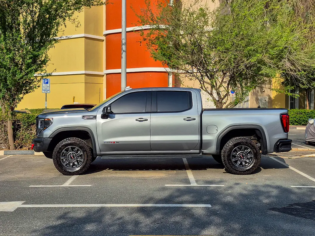 GMC Sierra 1500 AT4X 2025 - photo 8 - Import Émirats | International Cars