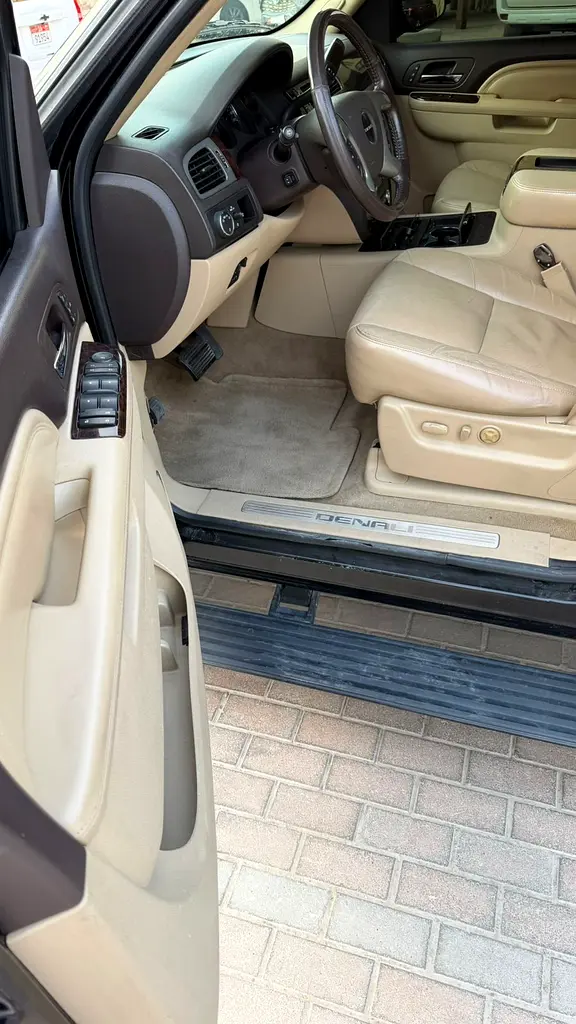 GMC Yukon XL Denali 2011 - photo 2 - Import Émirats | International Cars