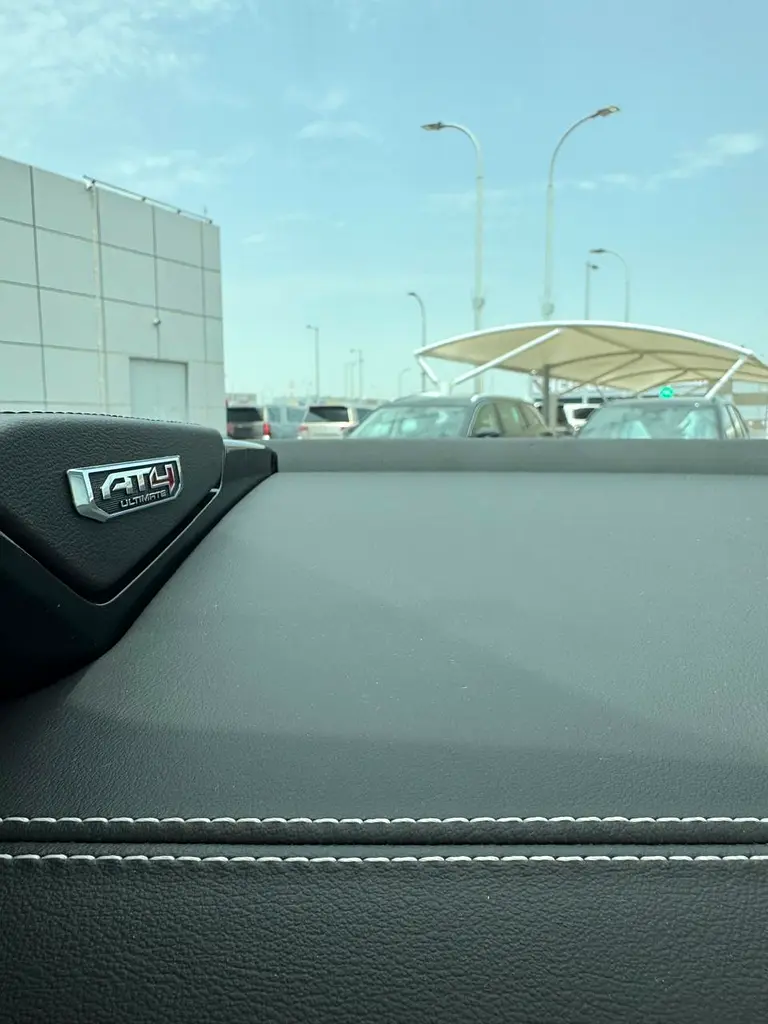 GMC Yukon AT4 2025 - photo 12 - Import Émirats | International Cars