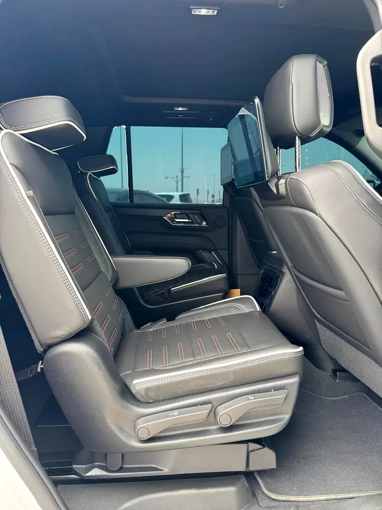 GMC Yukon AT4 2025 - photo 3 - Import Émirats | International Cars