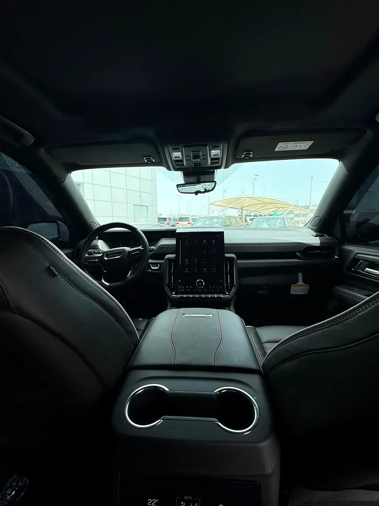 GMC Yukon AT4 2025 - photo 7 - Import Émirats | International Cars