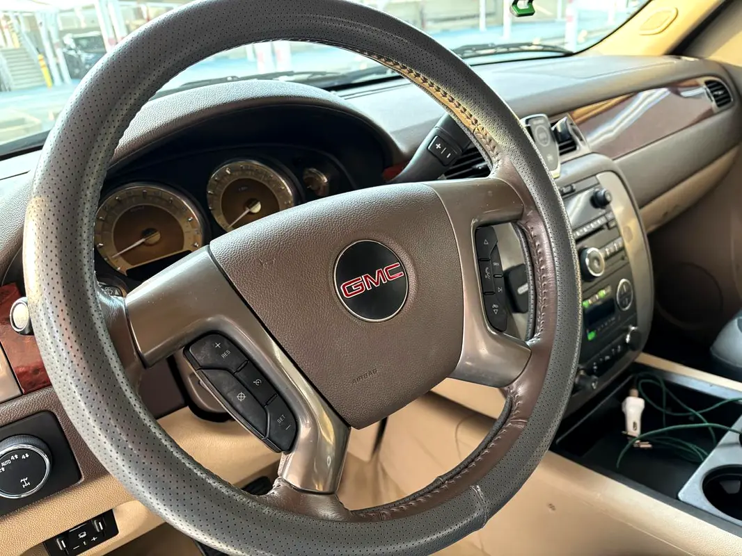 GMC Yukon SLT 2013 - photo 9 - Import Émirats | International Cars