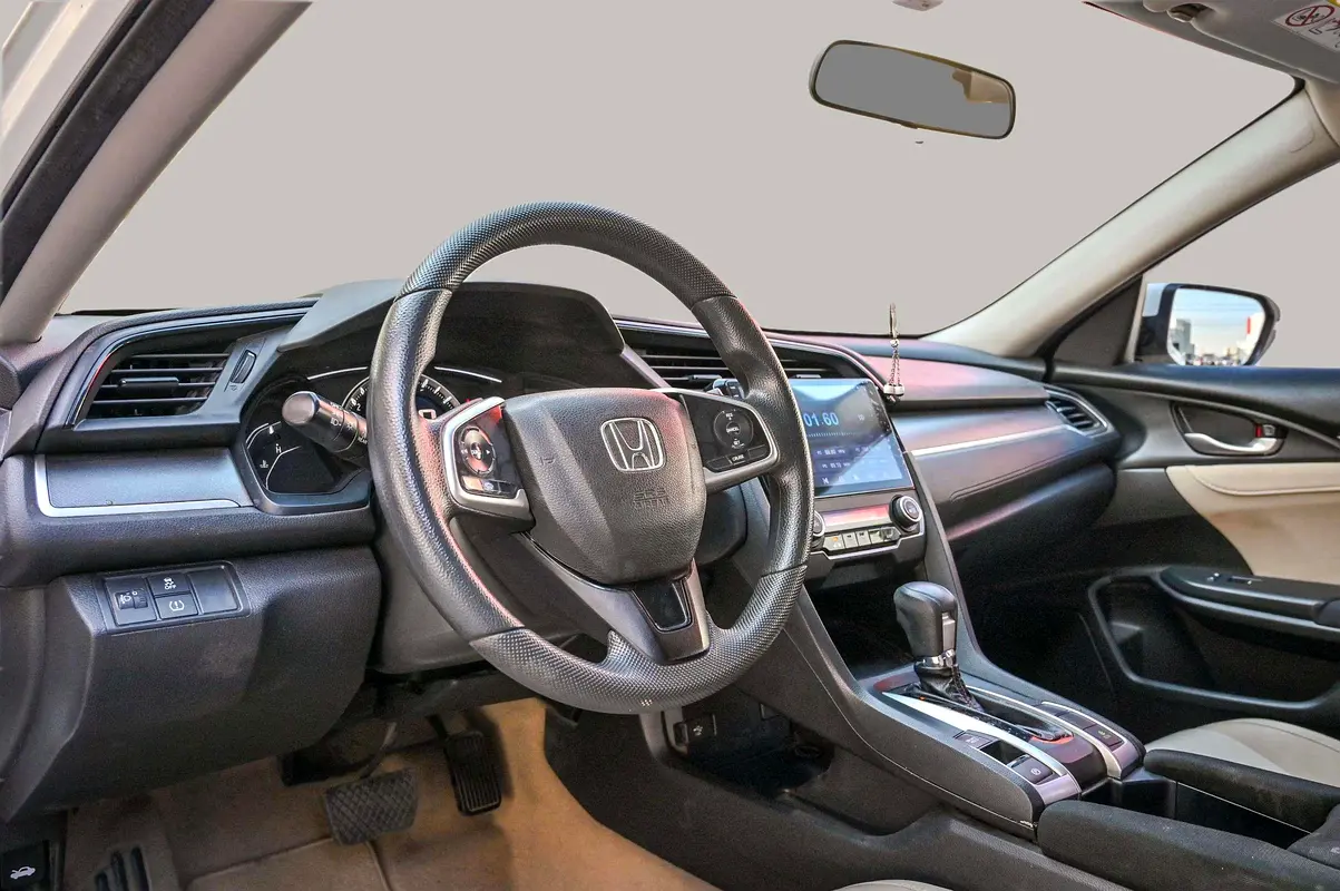 HONDA Civic DX 2019 - photo 9 - Import Émirats | International Cars