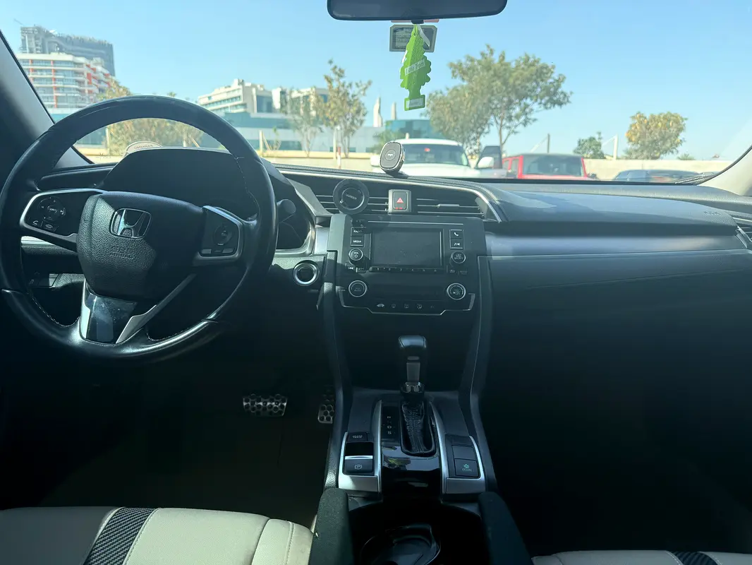 HONDA Civic LX 2018 - photo 10 - Import Émirats | International Cars