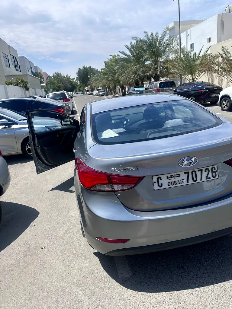HYUNDAI Elantra Comfort 2015 - photo 4 - Import Émirats | International Cars