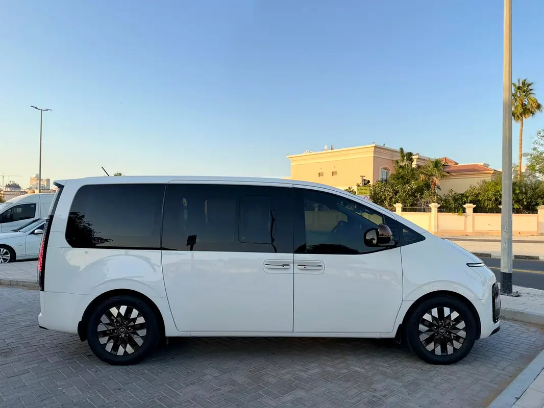 HYUNDAI Staria Premium 2024 - photo 2 - Import Émirats | International Cars