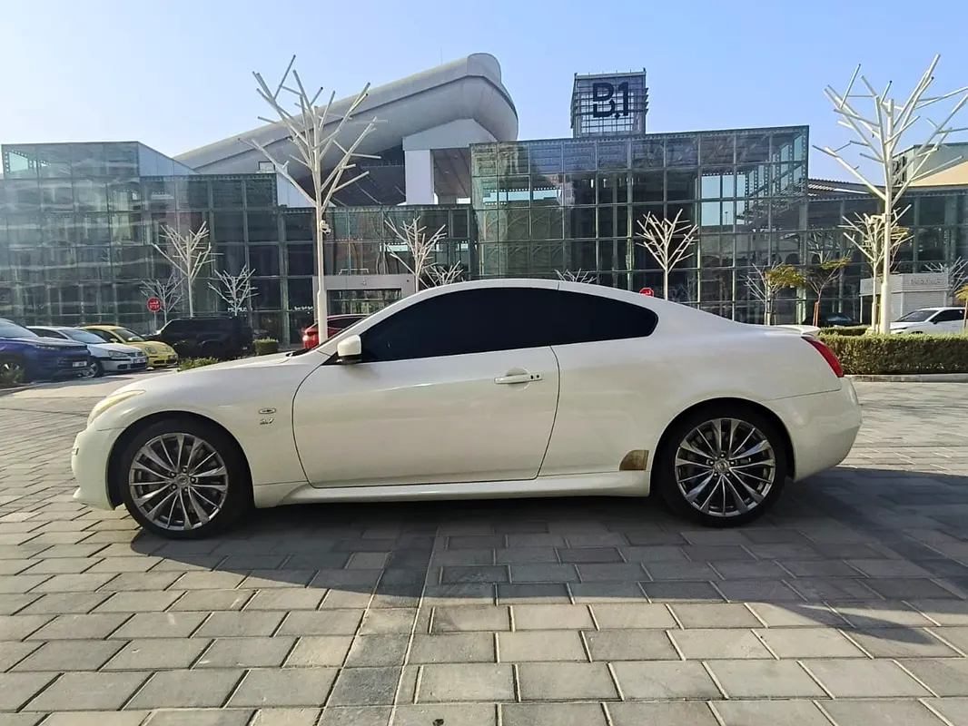 INFINITI Q60 Luxury Sport 2015 - photo 6 - Import Émirats | International Cars