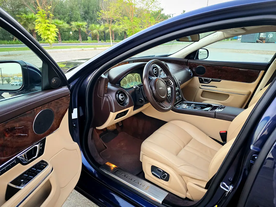 JAGUAR XJ-Series Luxury (SWB) 2015 - photo 10 - Import Émirats | International Cars