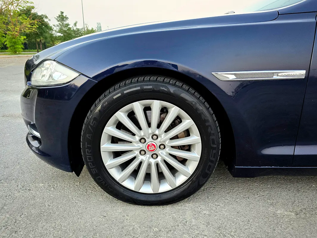 JAGUAR XJ-Series Luxury (SWB) 2015 - photo 8 - Import Émirats | International Cars