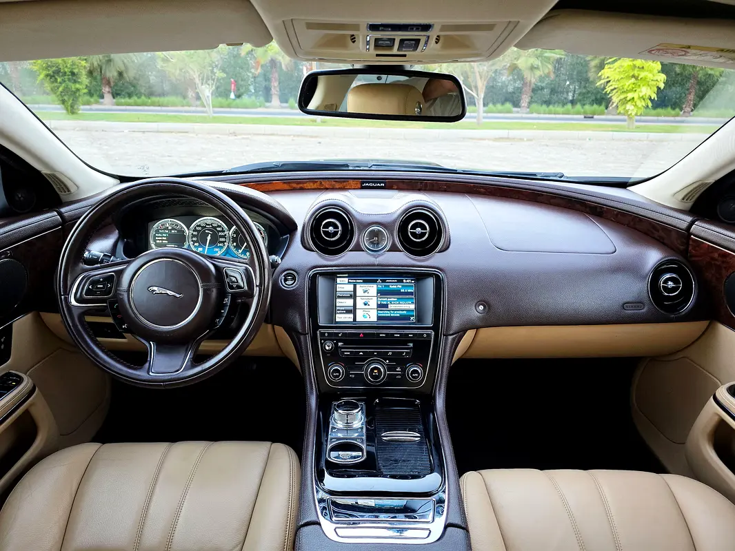 JAGUAR XJ-Series Luxury (SWB) 2015 - photo 9 - Import Émirats | International Cars