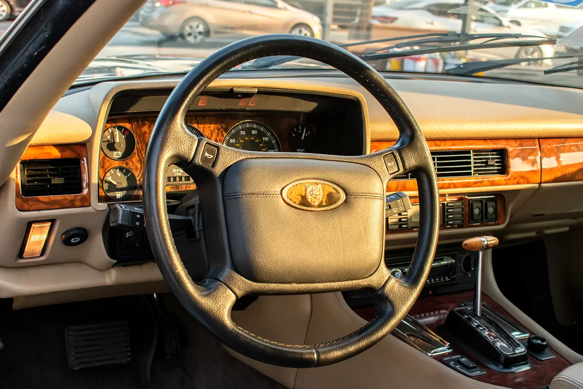 JAGUAR XJS V12 1991 - photo 11 - Import Émirats | International Cars